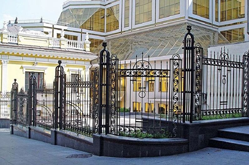 Ковані паркани— ідеї дизайну та оформлення